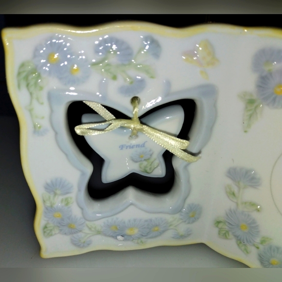 AVON Mother's Day Porcelain Gift Collection Sentiment Plaque "FRIEND" - Picture 5 of 7